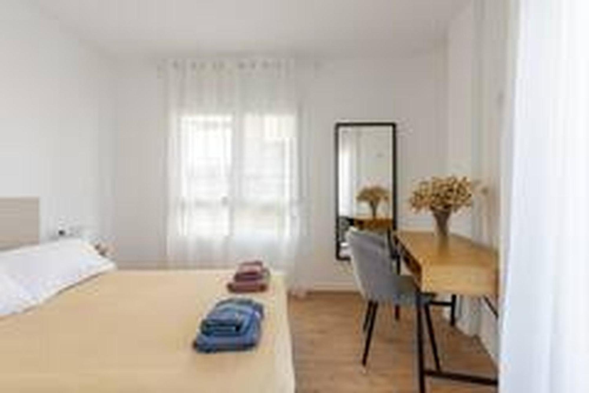 Apartamentos Nuevo Con Aire Y Wifi Águilas Esterno foto